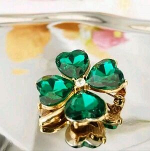 Elegant Four Leaf Green Clover Rhinestone Brooch